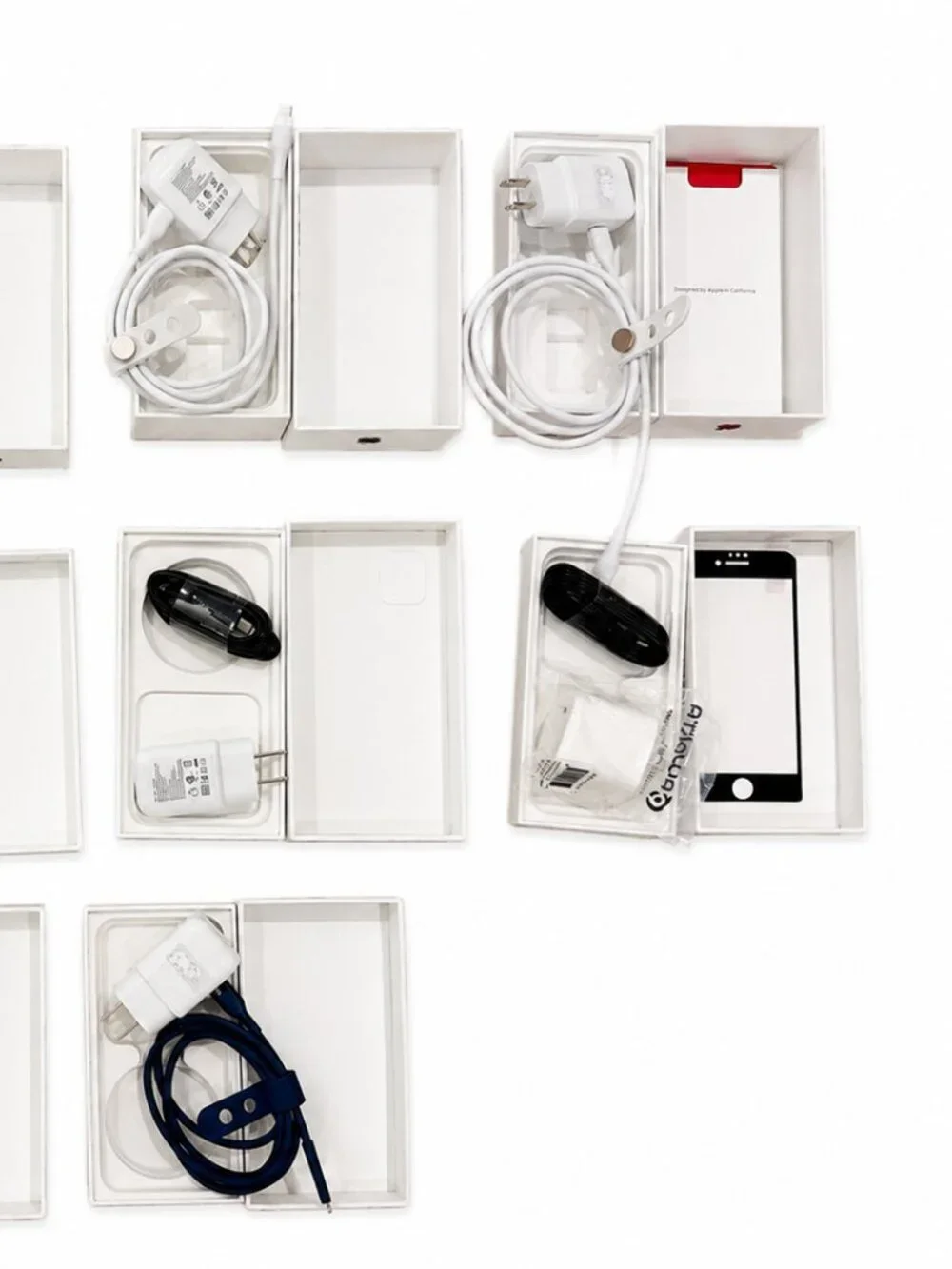 Lot # 2 of 10 Apple iPhone Retail Boxes – iPhone 11 & iPhone SE 64GB
